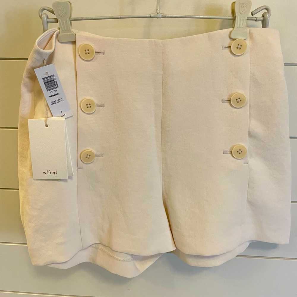 NWT Wilfred dress shorts from Aritzia!